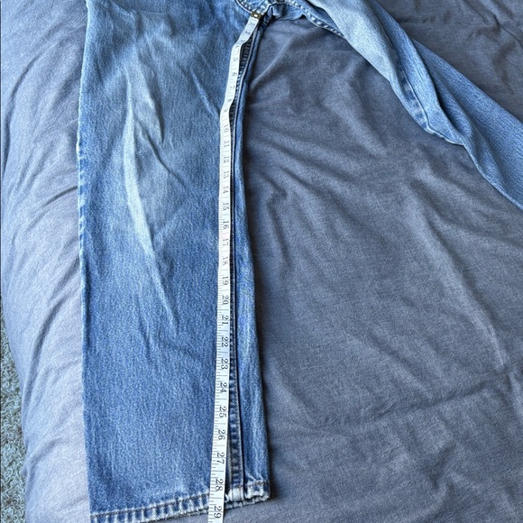 Vintage Levi's Men's Straight Jeans in Faded Blue - Picture 8 of 12